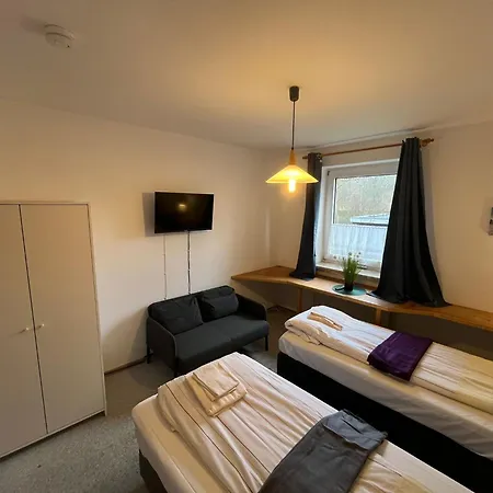 2-zimmer Monteurwohnung Mit Großem Balkon Apartment *